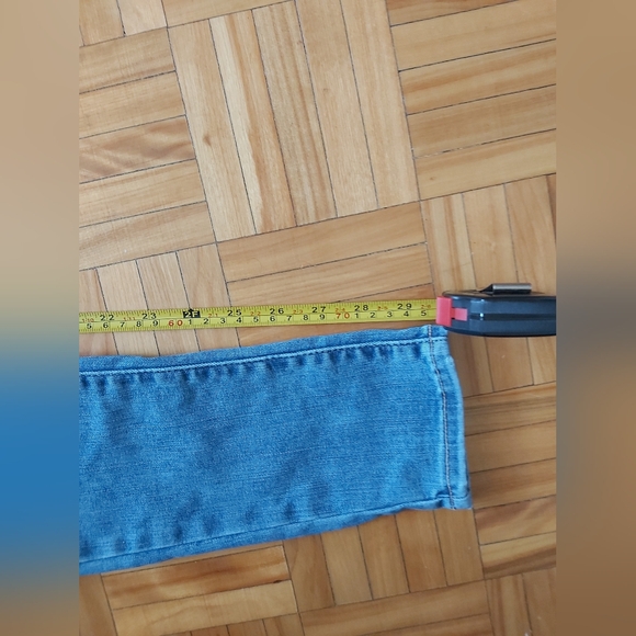 Levi's High Rise Jeans - Picture 9 of 9